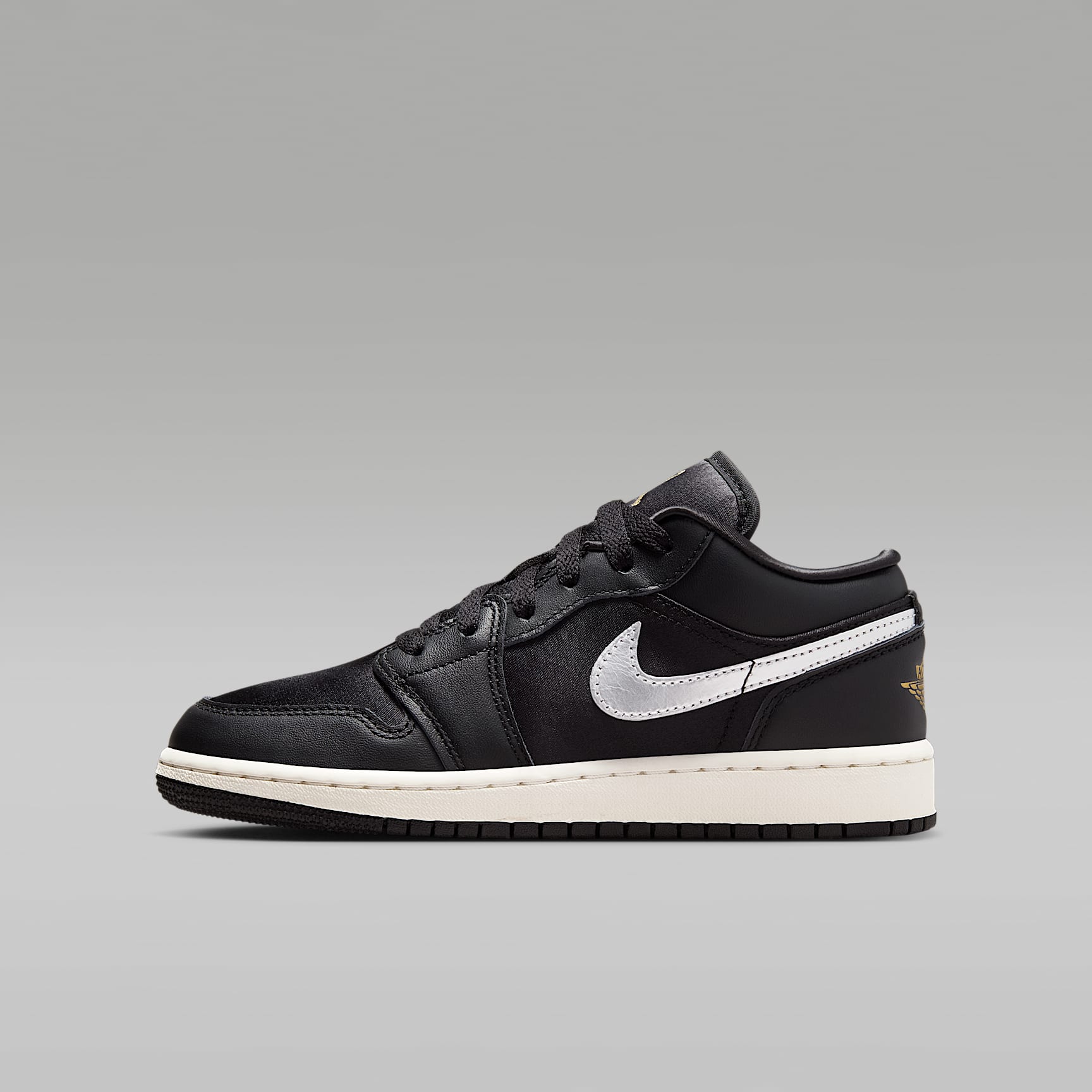Air Jordan 1 Low SE Older Kids' Shoes. Nike ID